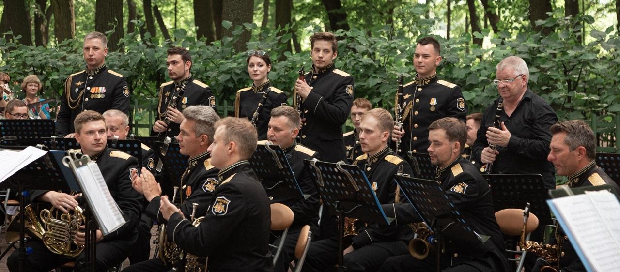 В Летнем саду все лето будут играть военные оркестры