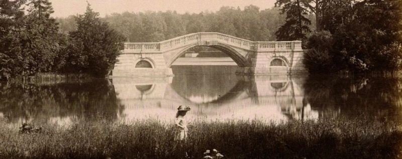 Обложка: Горбатый мост до 1917 года. Фото - Пресс-служба музея-заповедника «Гатчина».