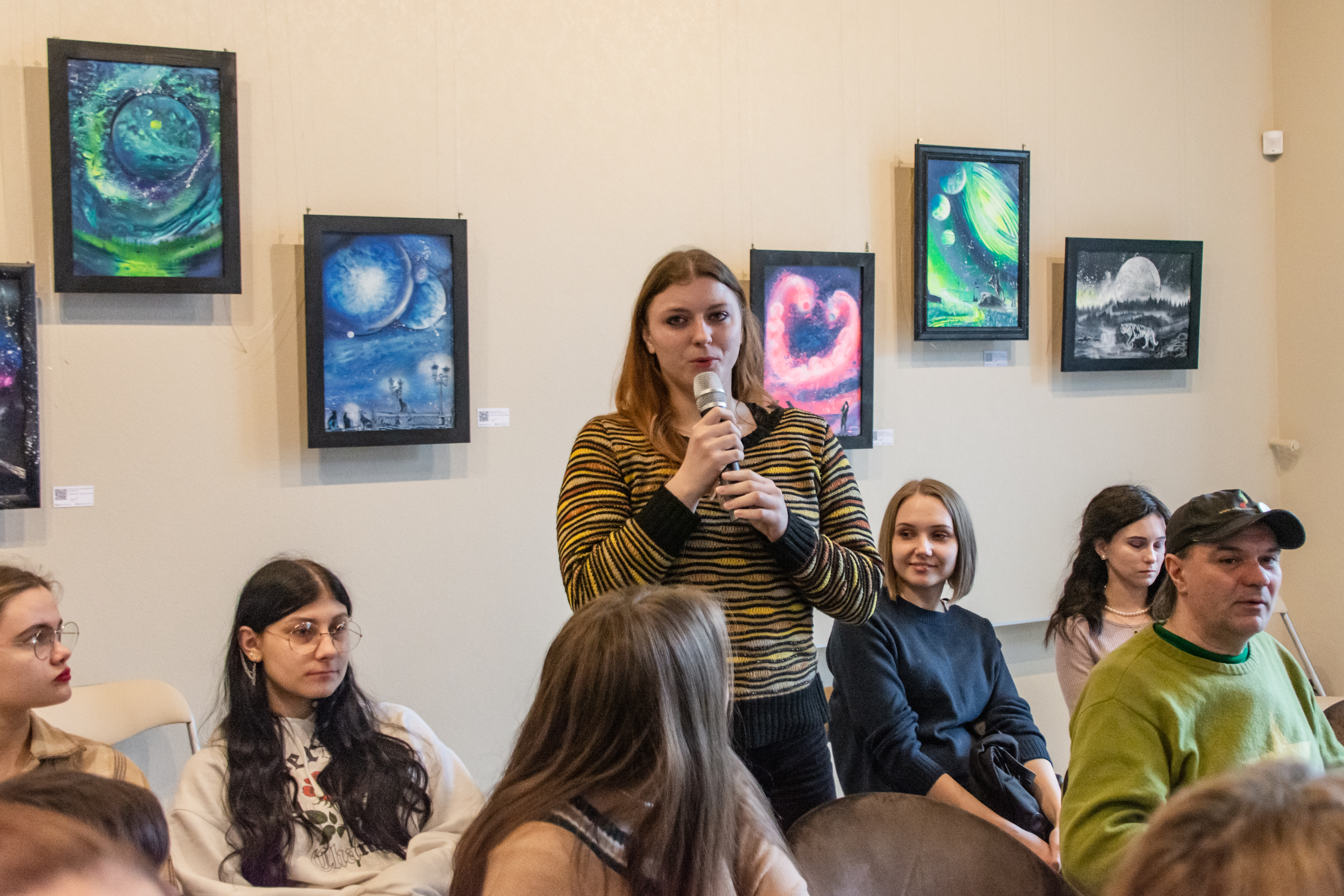 В медиацентре «Культура Петербурга» открылась выставка аэрозольной живописи Алены Логиновой 3