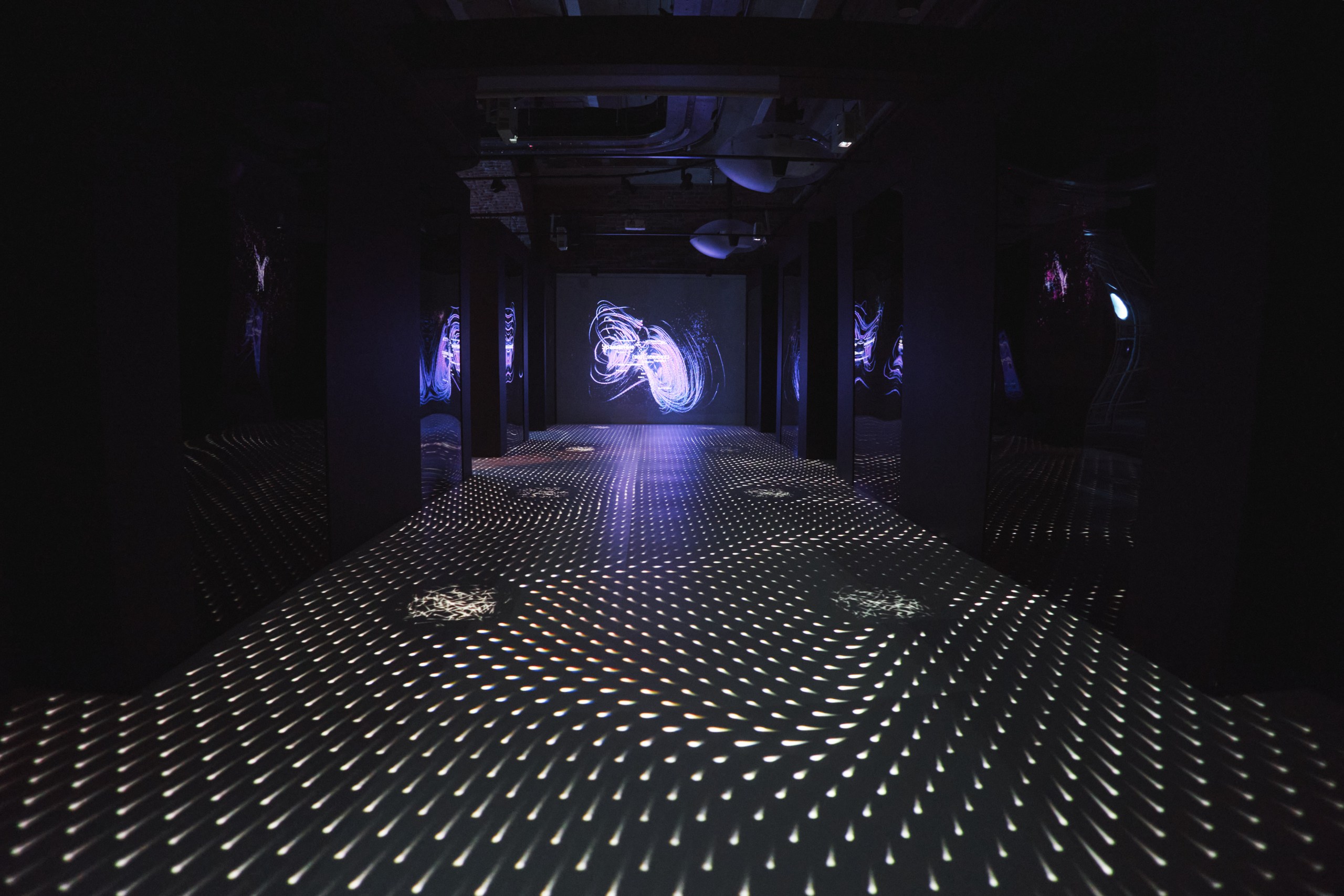 Выставка «Синхронизация» оживляет время в инсталляциях7