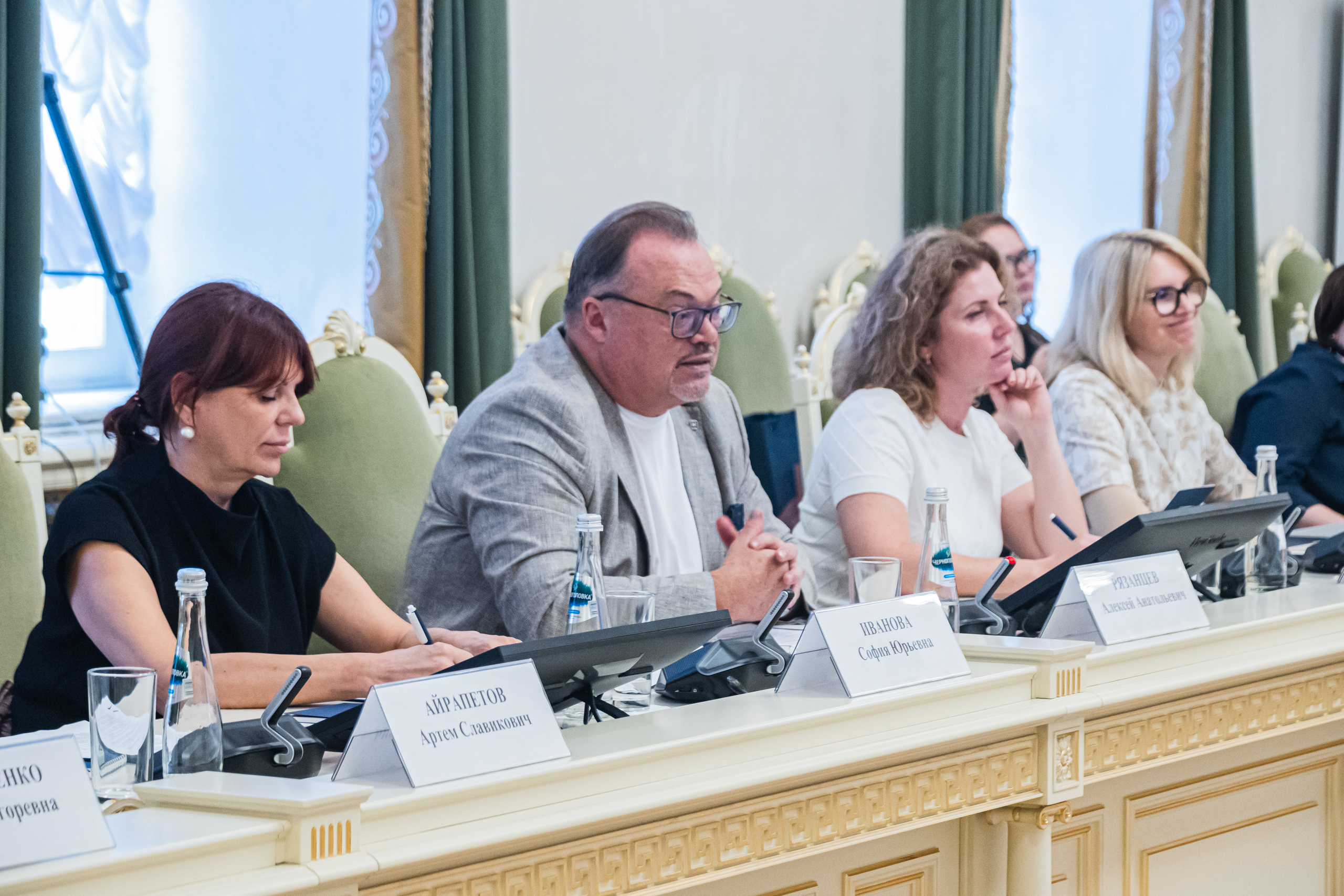 В Законодательном Собрании обсудили кинопроизводство в России и странах ближнего зарубежья33