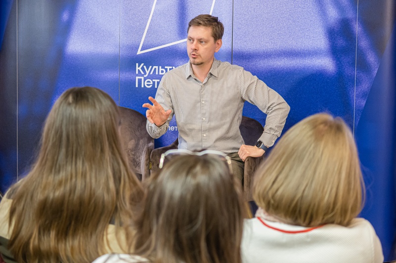 В медиацентре «Культура Петербурга» многодетные мамы узнали, как построить родовое древо