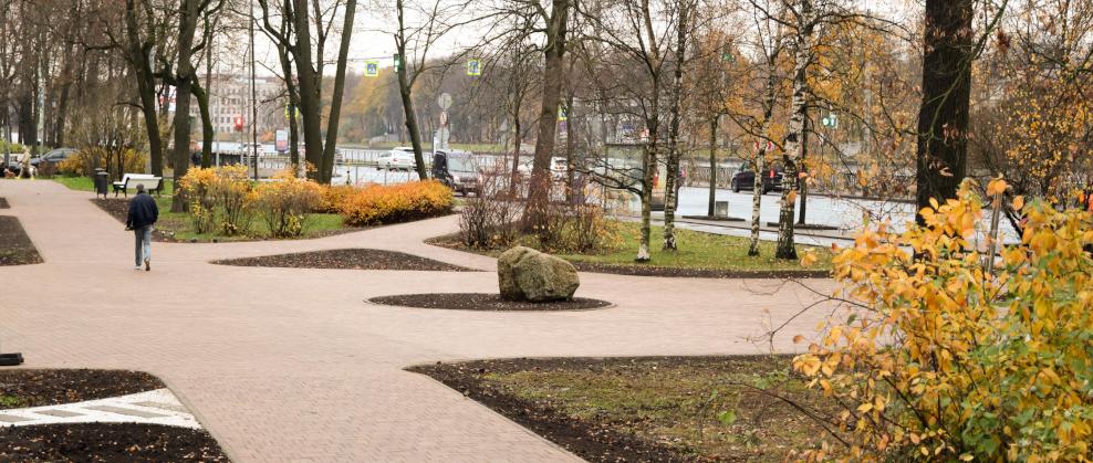 Обложка: На Петроградке открыли благоустроенный сквер Рудольфа Фурманова