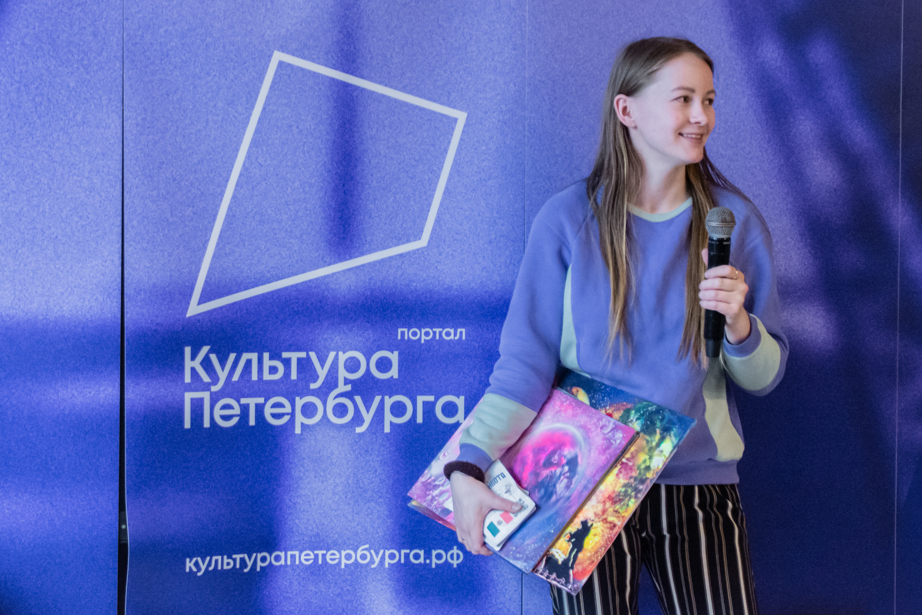 В медиацентре «Культура Петербурга» открылась выставка аэрозольной живописи Алены Логиновой 2