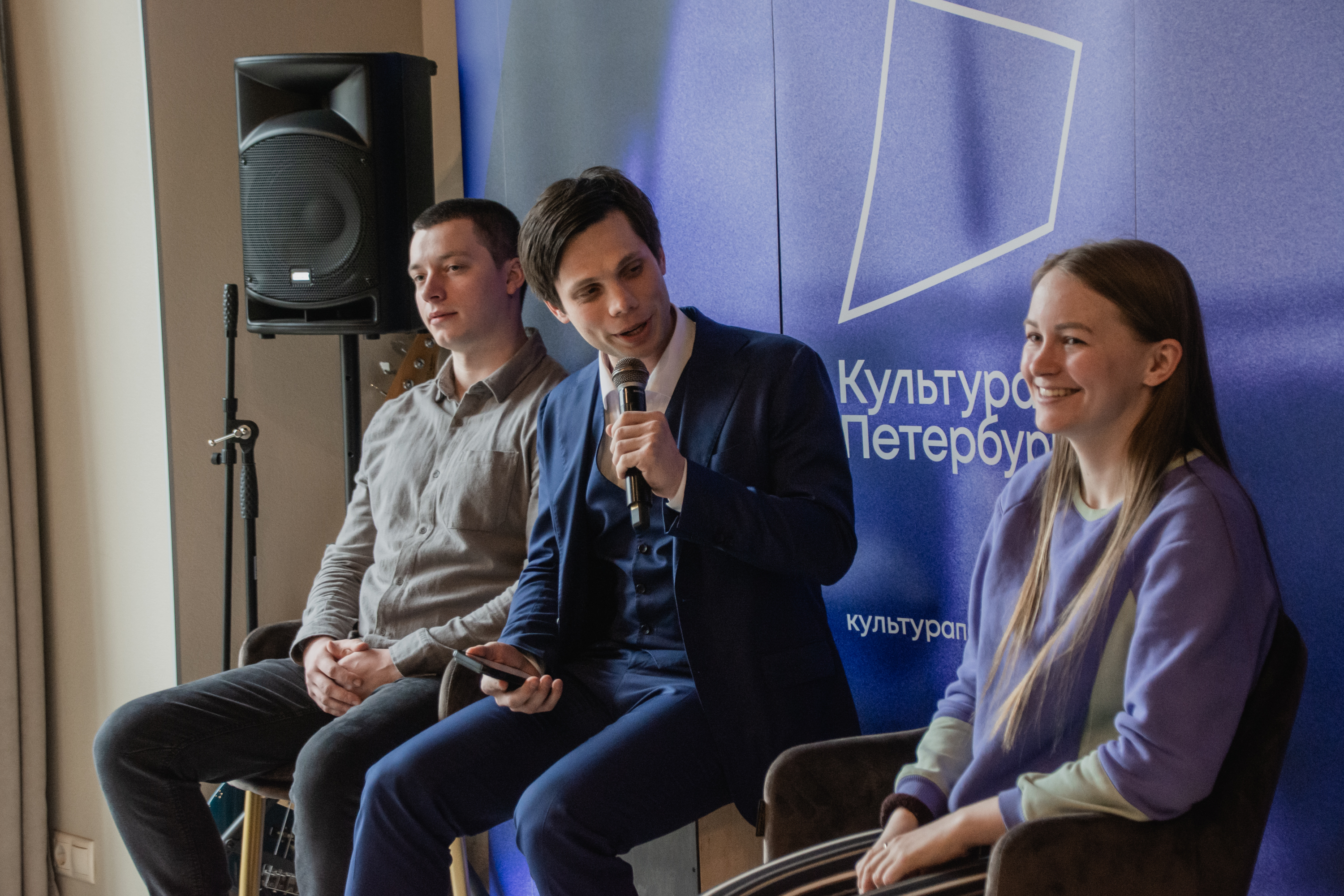 В медиацентре «Культура Петербурга» открылась выставка аэрозольной живописи Алены Логиновой 6