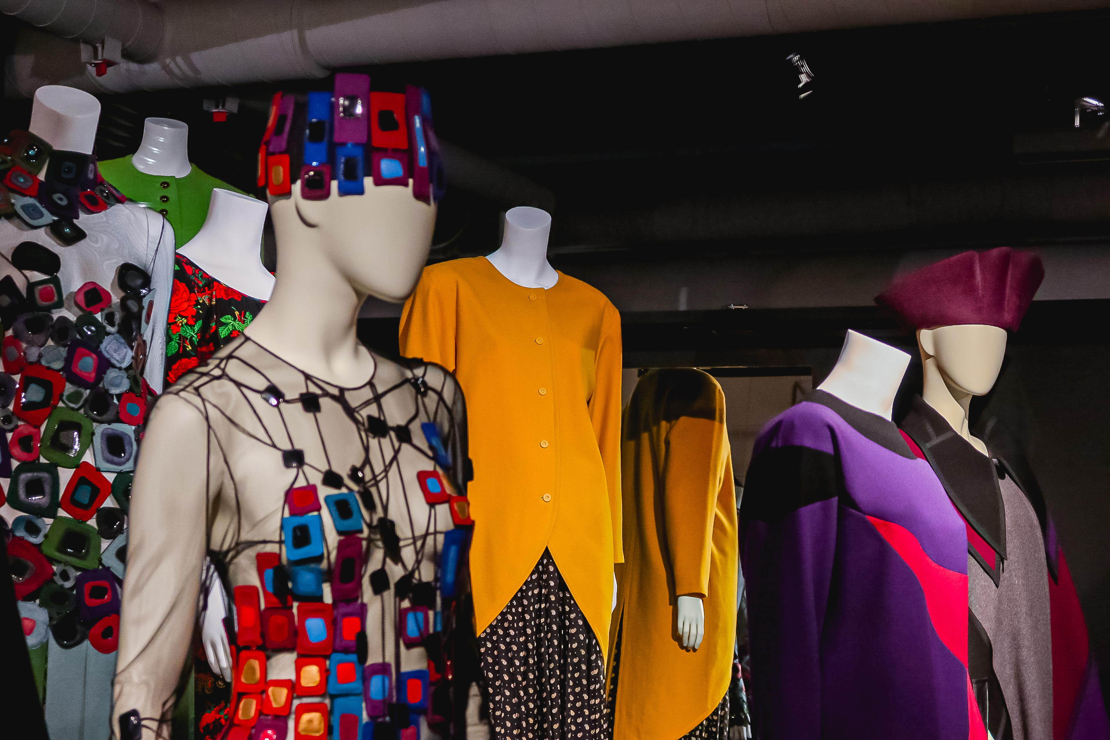 Эрмитаж показывает наследие петербургских модельеров от Меликовой до Бухинника25