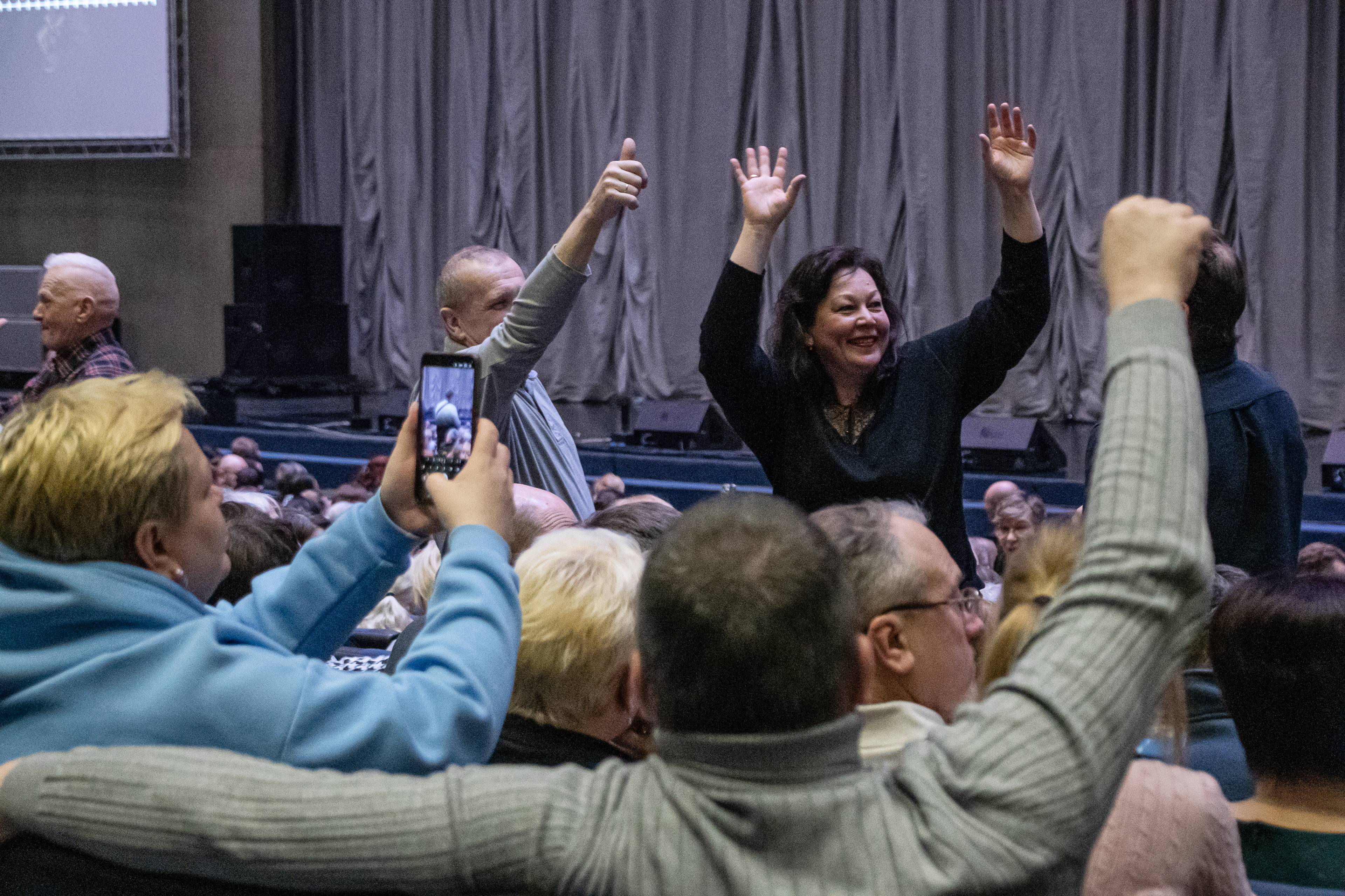 В БКЗ «Октябрьский» отметили 100-летие Всероссийского общества глухих16