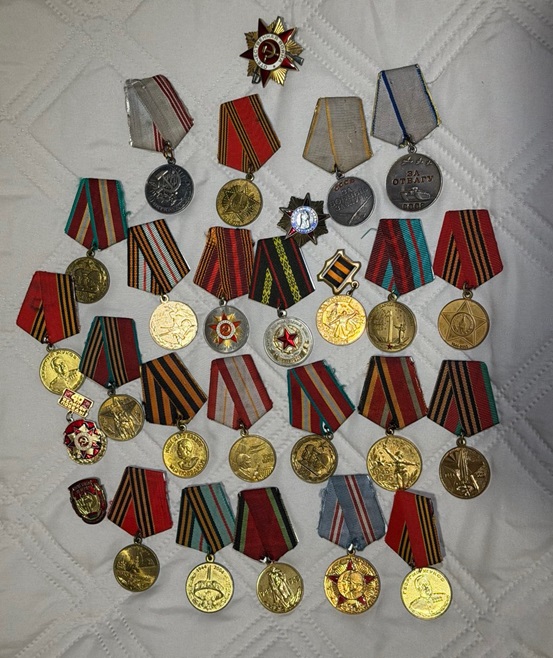 «Военная история моей семьи. Реликвия»: фотографии, орден и медаль Виктора Демиденко 6