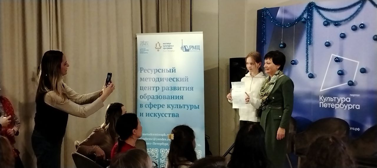 В медиацентре «Культура Петербурга» юных художников поздравили с победой 12