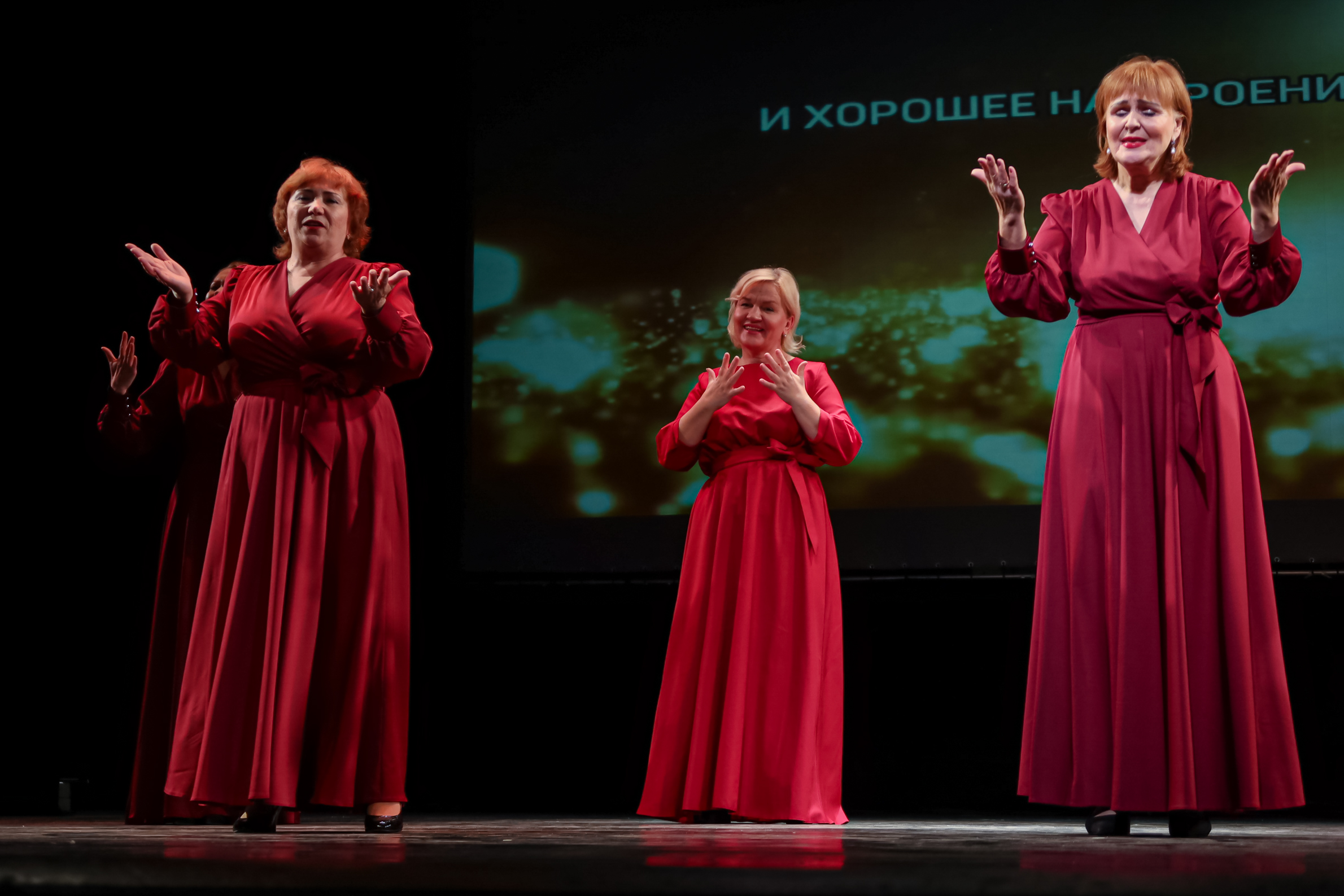 В Северной столице показали, как старшее поколение поёт на жестовом языке27