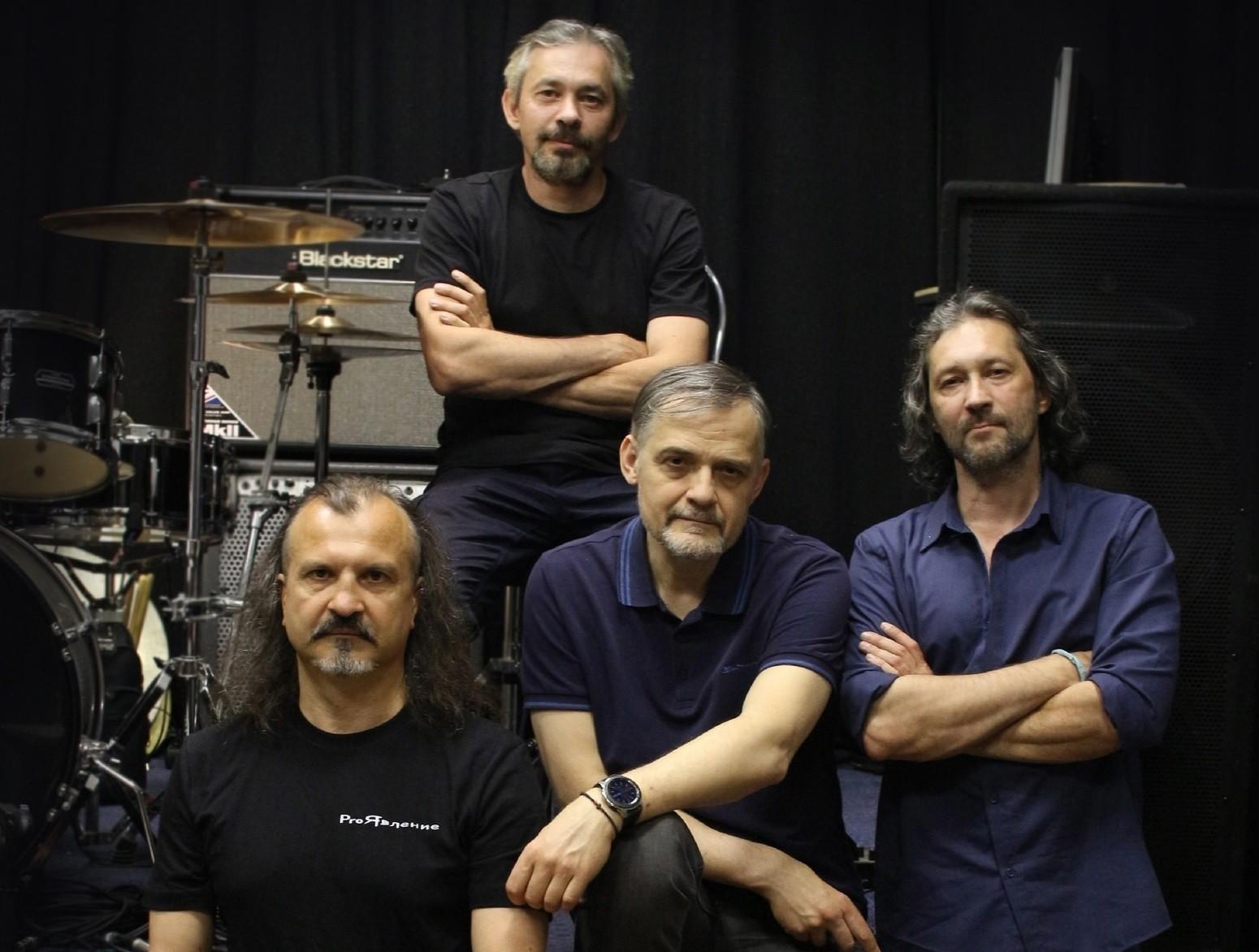 https://vk.com/projavlenieband