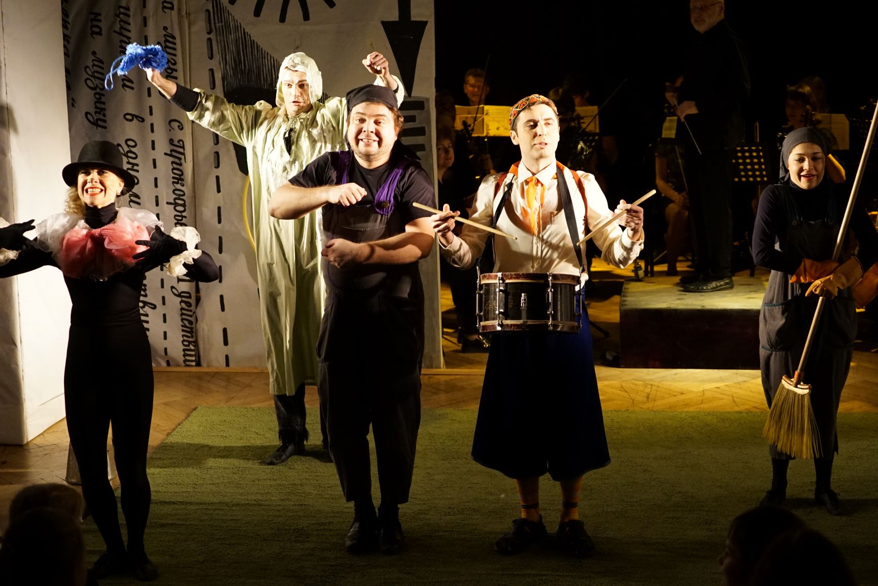 Детский музыкальный театр "Зазеркалье"