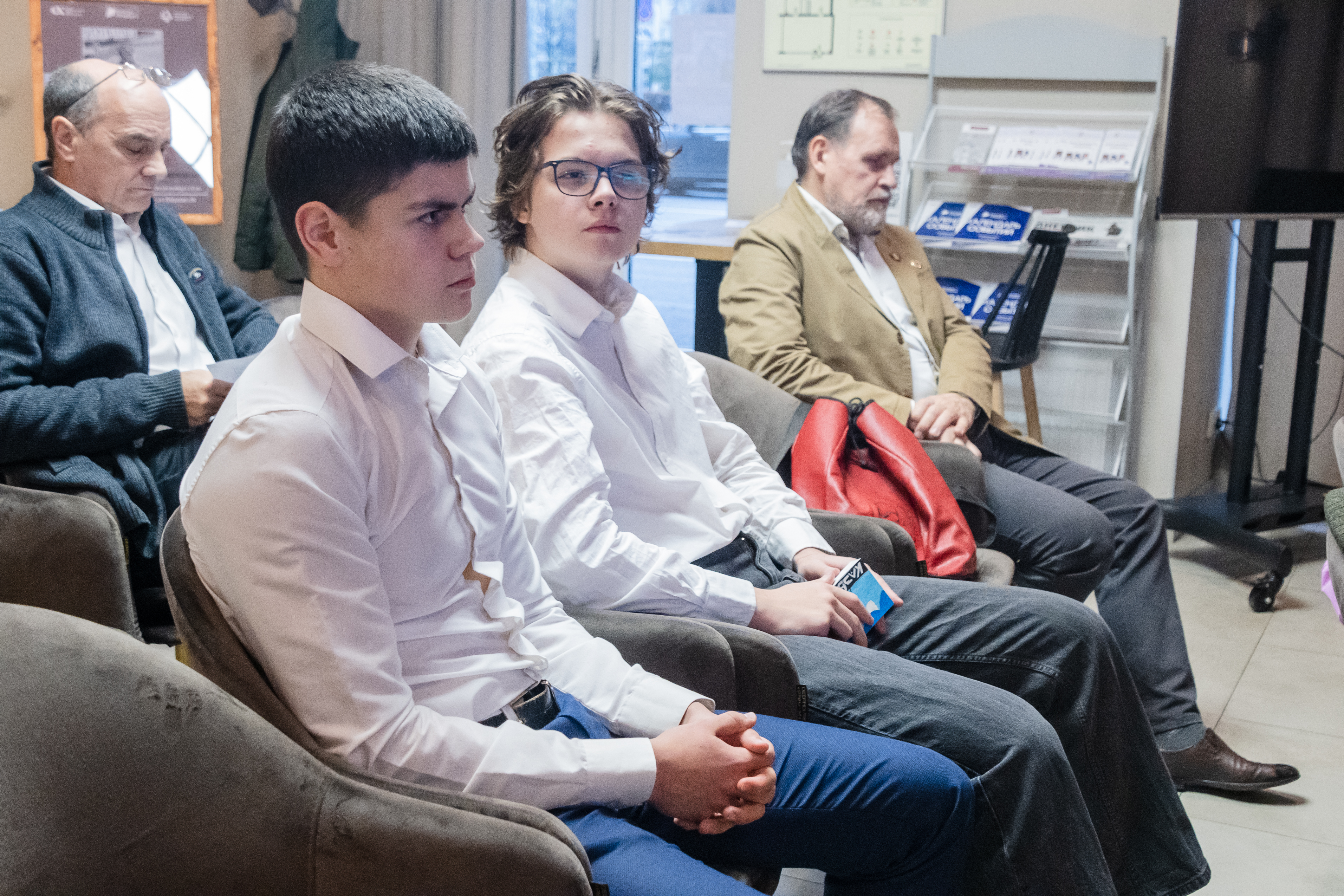 В медиацентре «Культура Петербурга» открылась выставка картин о героях разных эпох 12