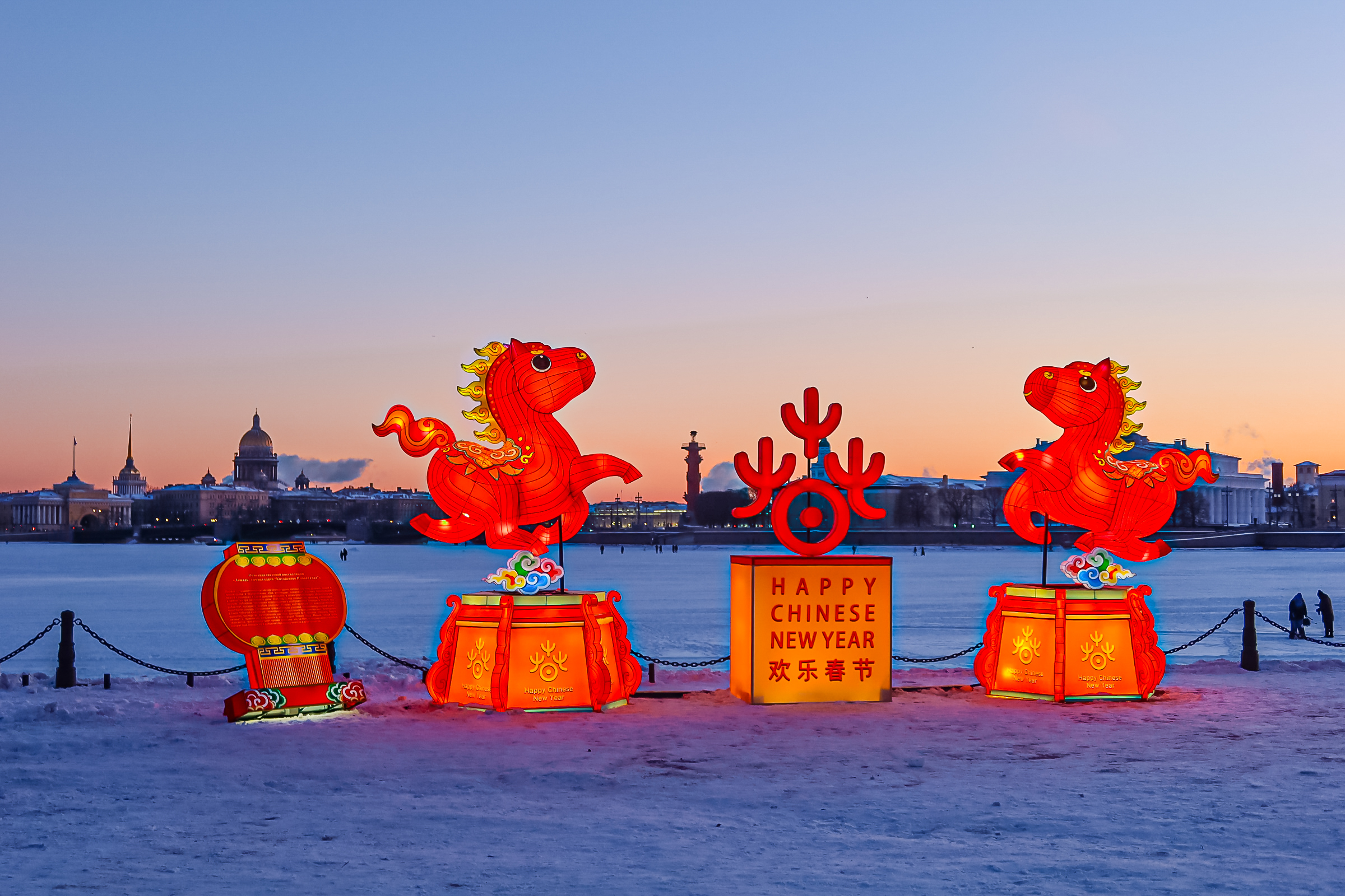 Драконы и фениксы из Цзыгуна поселились на Заячьем острове6