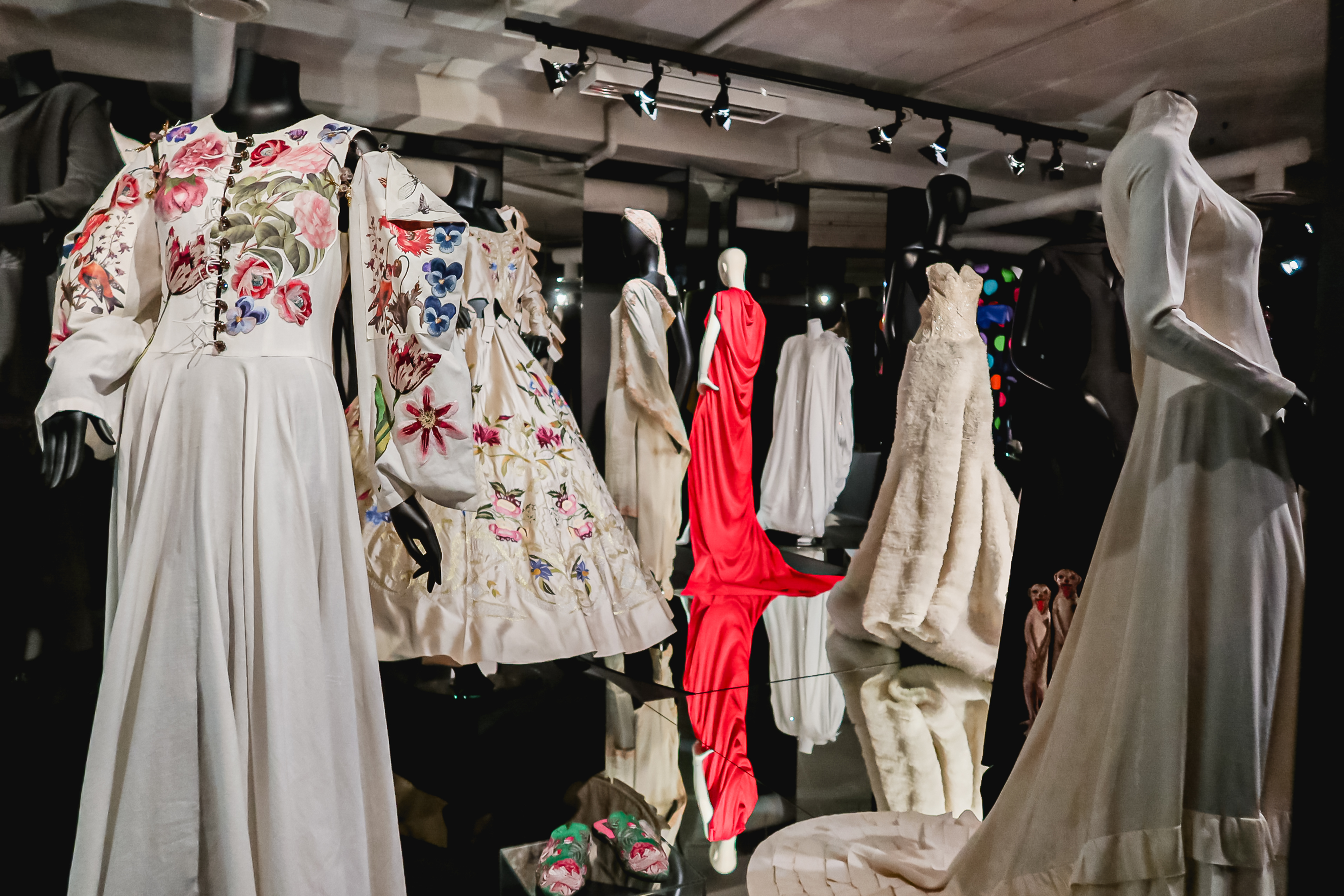 Эрмитаж показывает наследие петербургских модельеров от Меликовой до Бухинника12