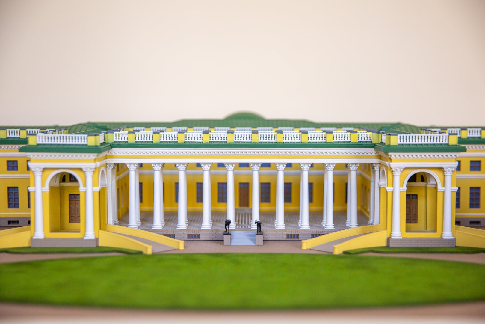 Обложка: Александровский дворец Царского села стал тактильным