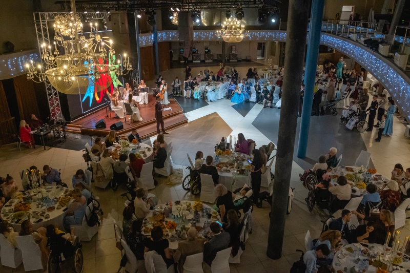 «Бал на колёсах» подарил сказку 85 детям