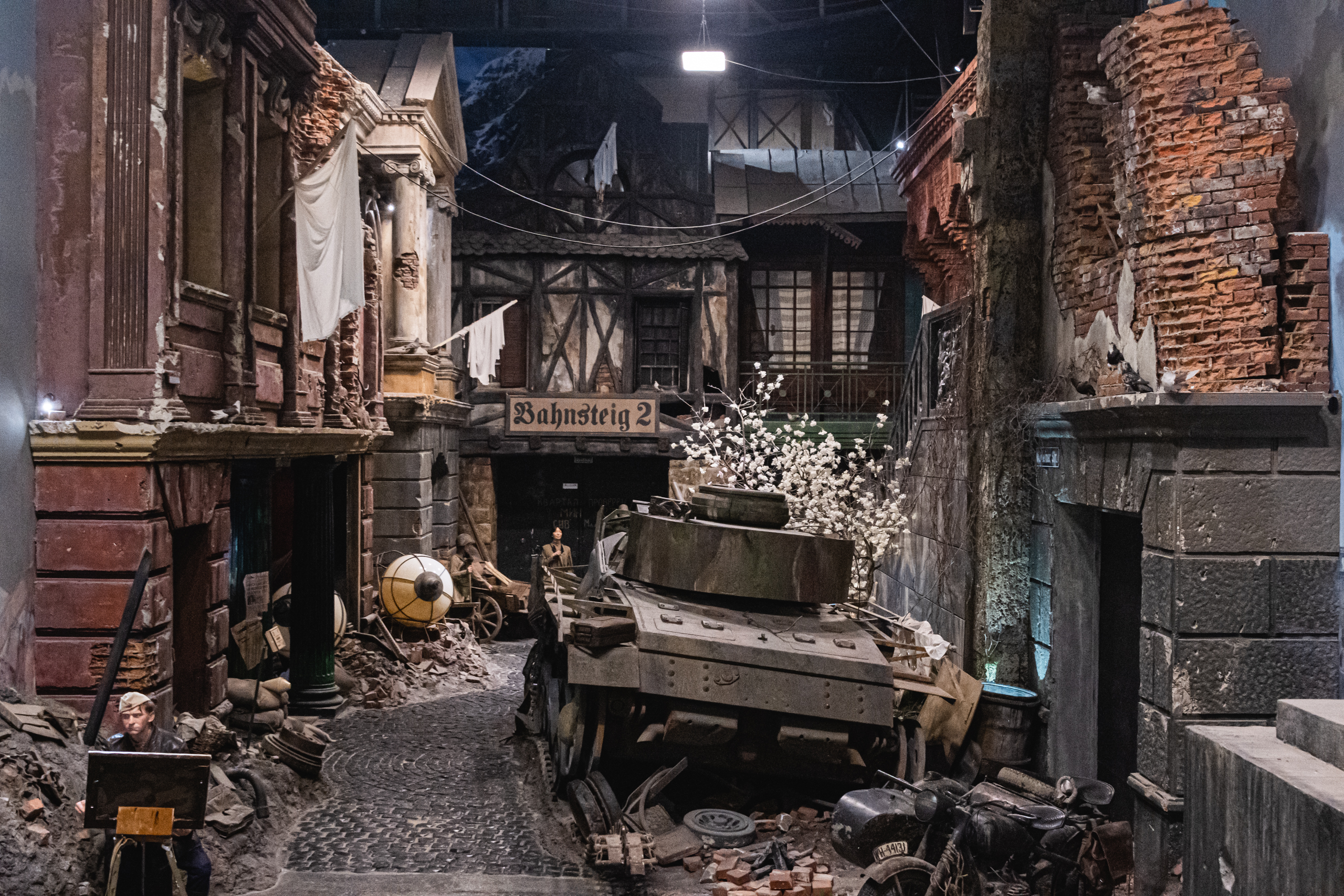 Киностудия «Ленфильм» провела экскурсию для блокадников 37