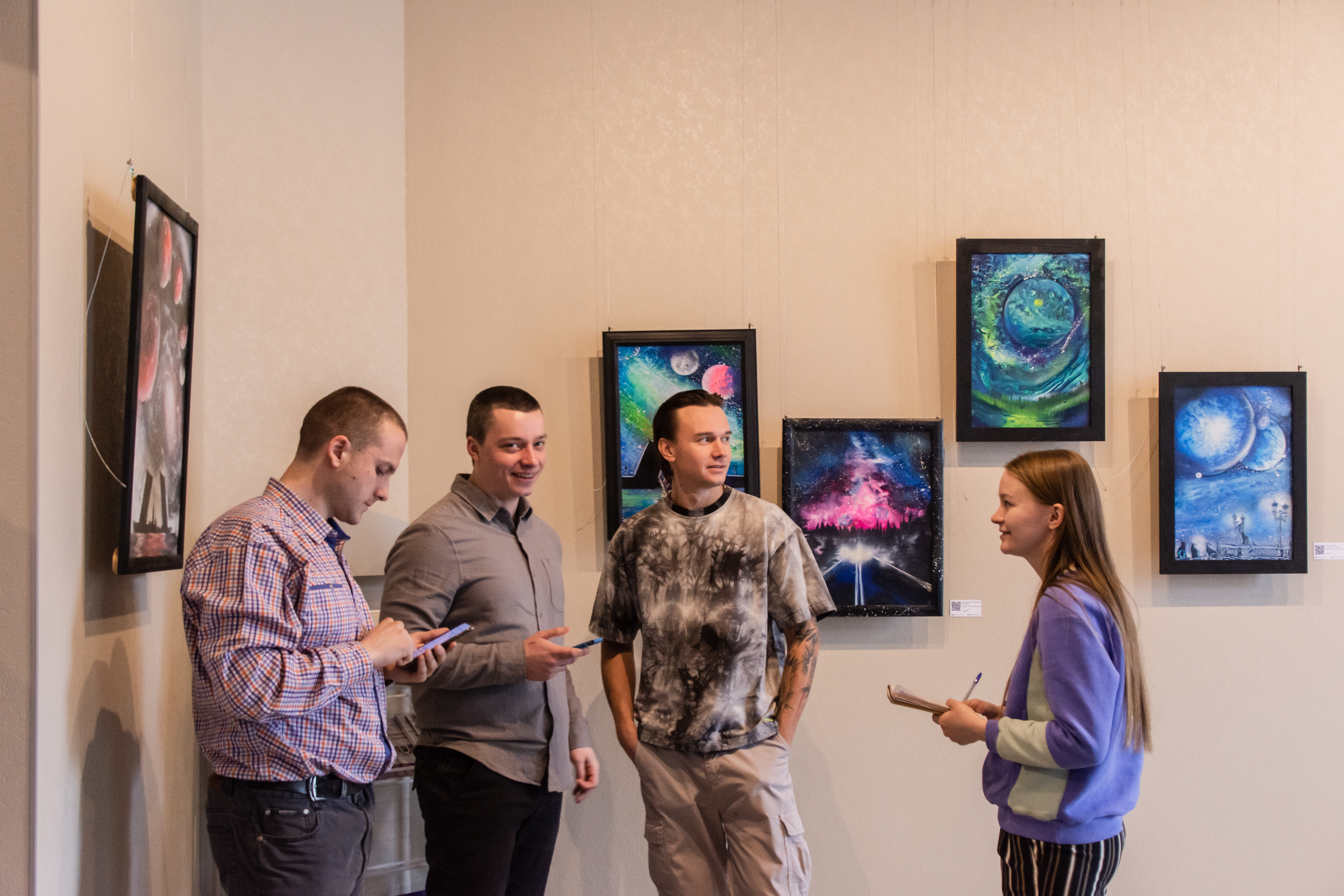 В медиацентре «Культура Петербурга» открылась выставка аэрозольной живописи Алены Логиновой 13