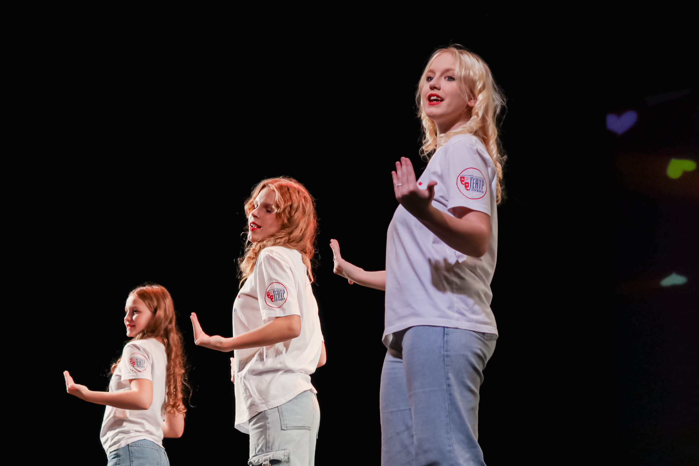 В Северной столице показали, как старшее поколение поёт на жестовом языке30