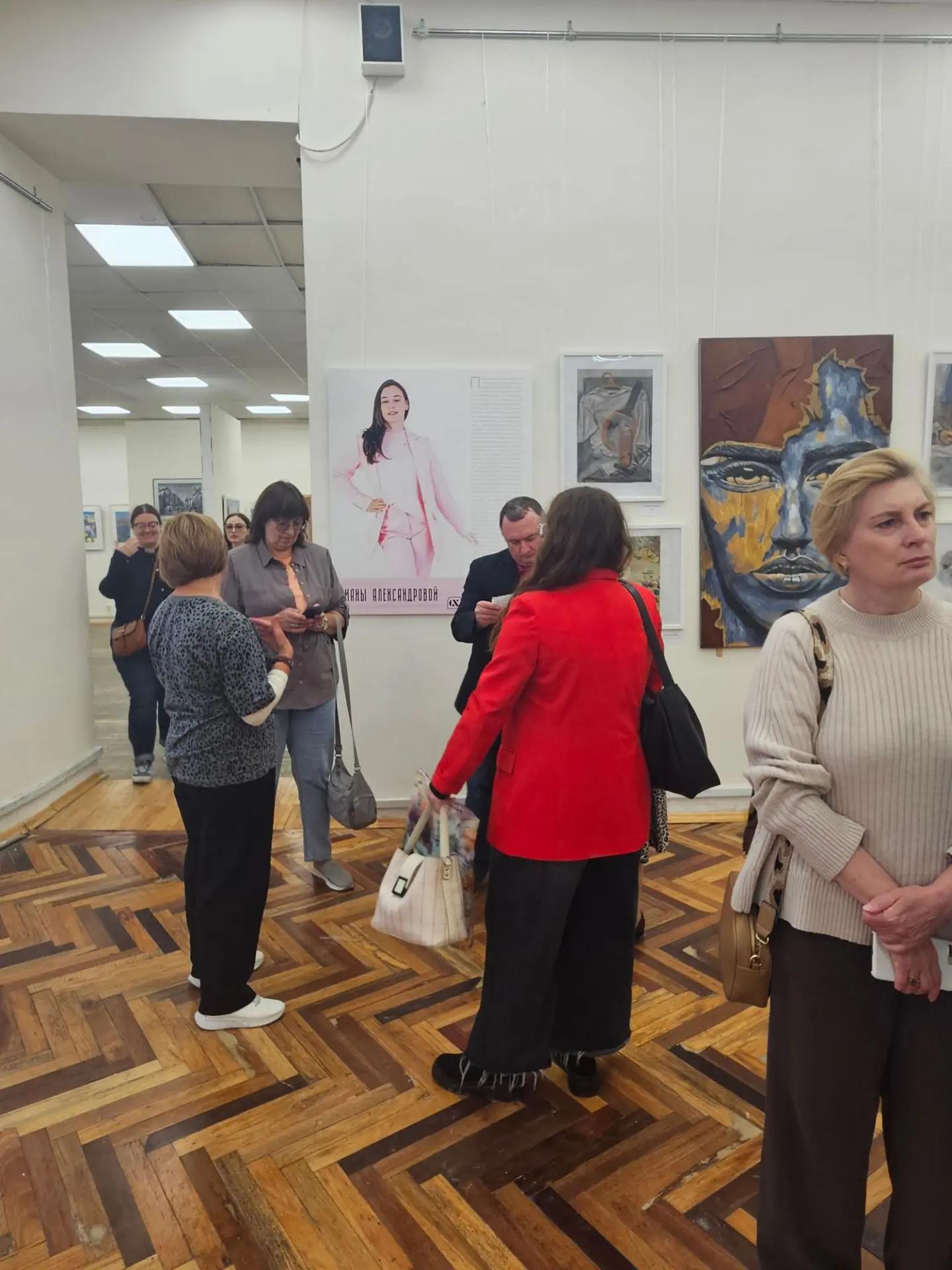 В Союзе художников состоялось открытие персональной выставки Дианы Александровой3