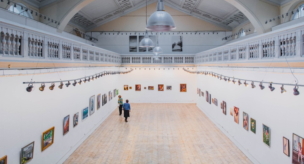 Губернатор наградил петербургских художников