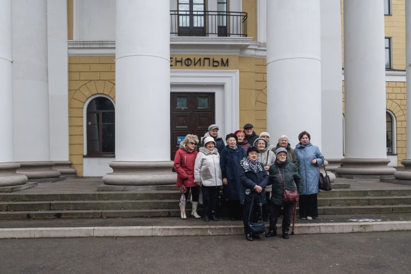 Киностудия «Ленфильм» провела экскурсию для блокадников 