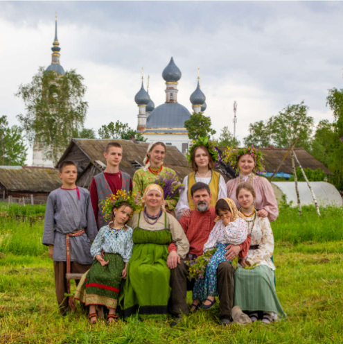 Фотоконкурс «Мама и дети в национальных костюмах» покажет красоту народного наследия