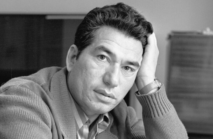 Чингиз Айтматов. Правообладатель: bulak.kg. tild6539-6238-4664-b262-373031643964__20210514_bibisara_be-1-1075x1200-1-696x455.jpg