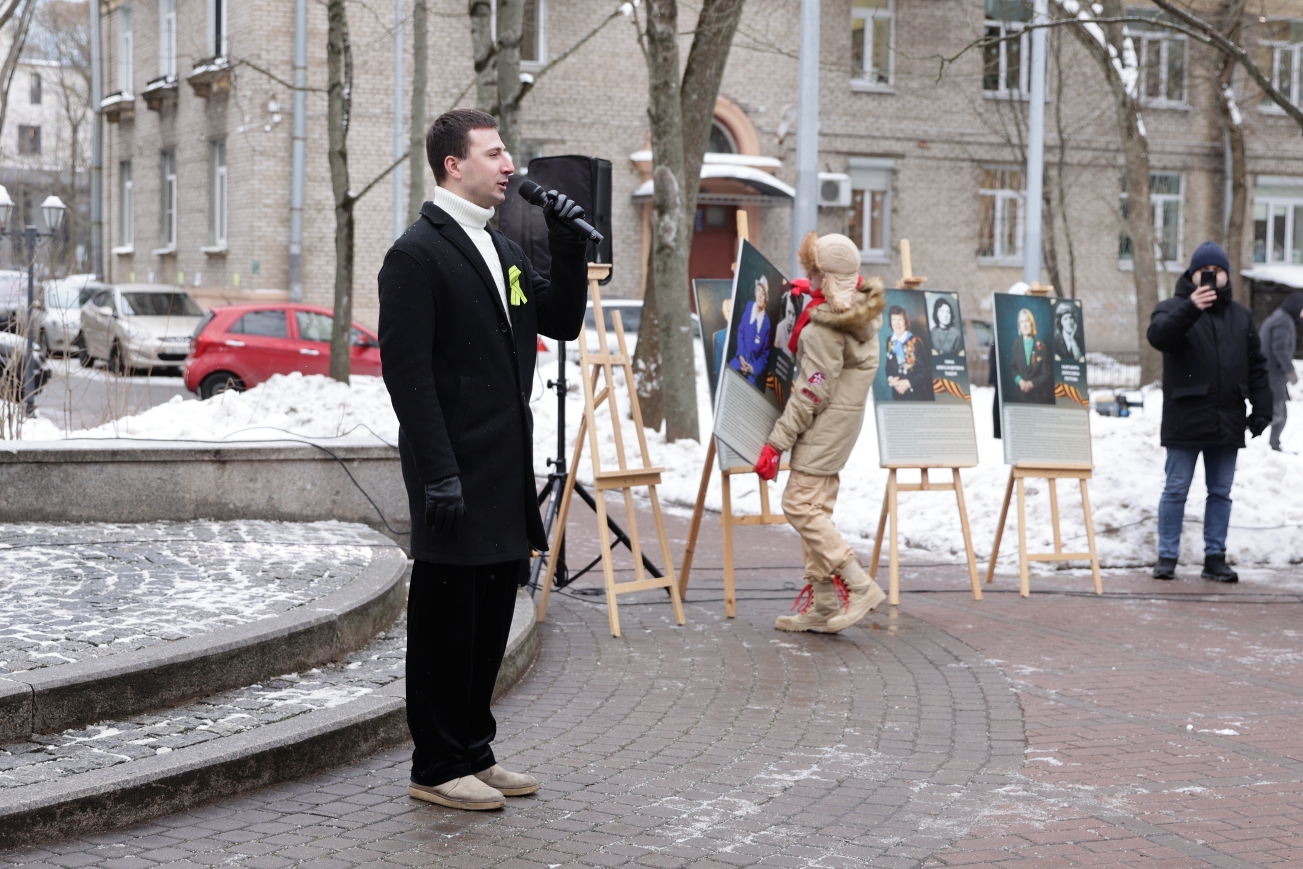 В сквере имени Ольги Берггольц провели акцию памяти 3