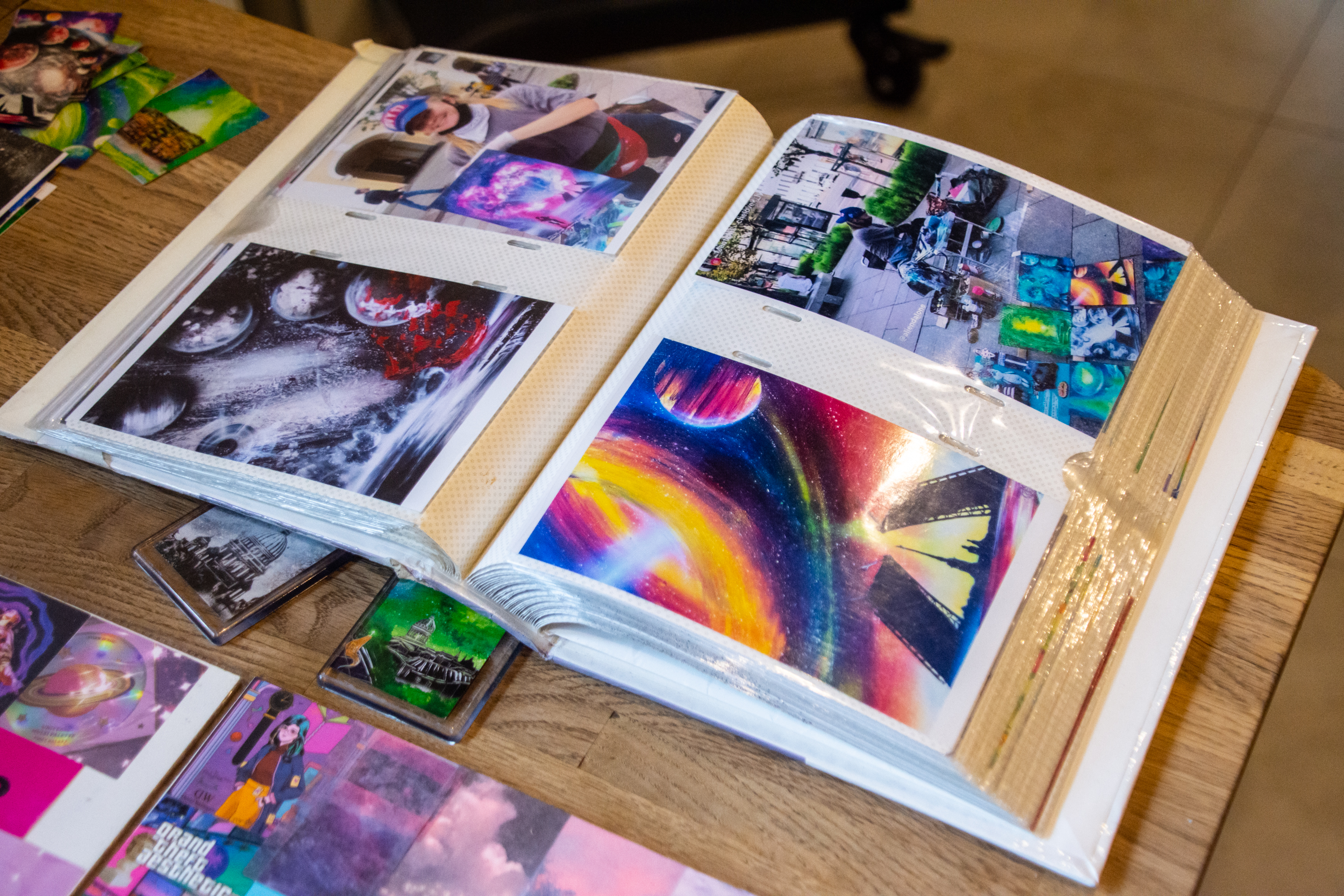 В медиацентре «Культура Петербурга» открылась выставка аэрозольной живописи Алены Логиновой 8