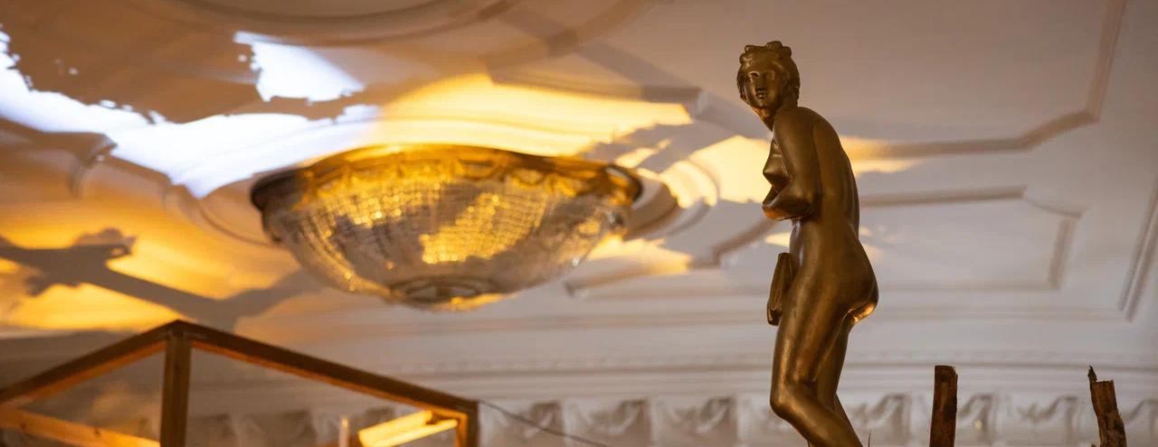 Обложка: «Подвиг возрождения» в Петергофе до конца года можно посетить бесплатно.