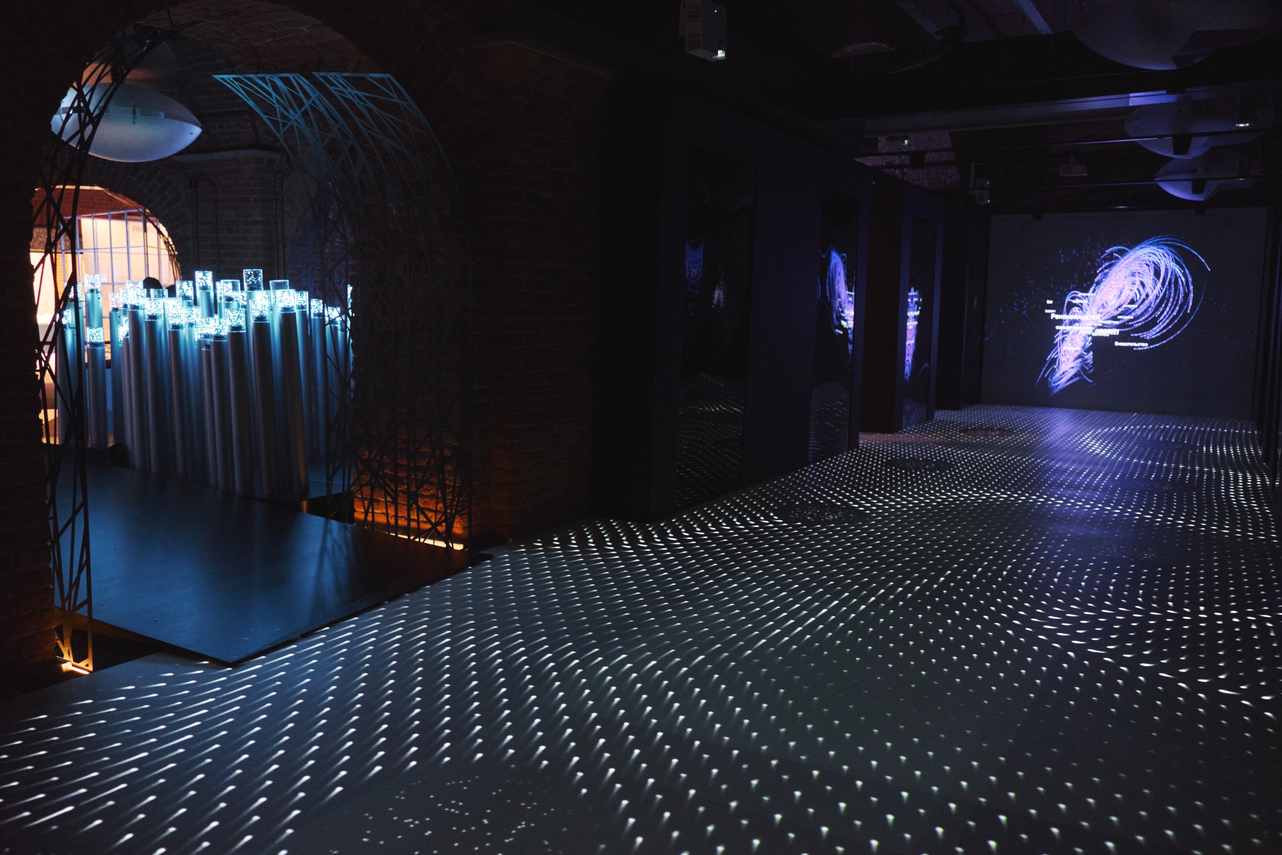 Выставка «Синхронизация» оживляет время в инсталляциях5