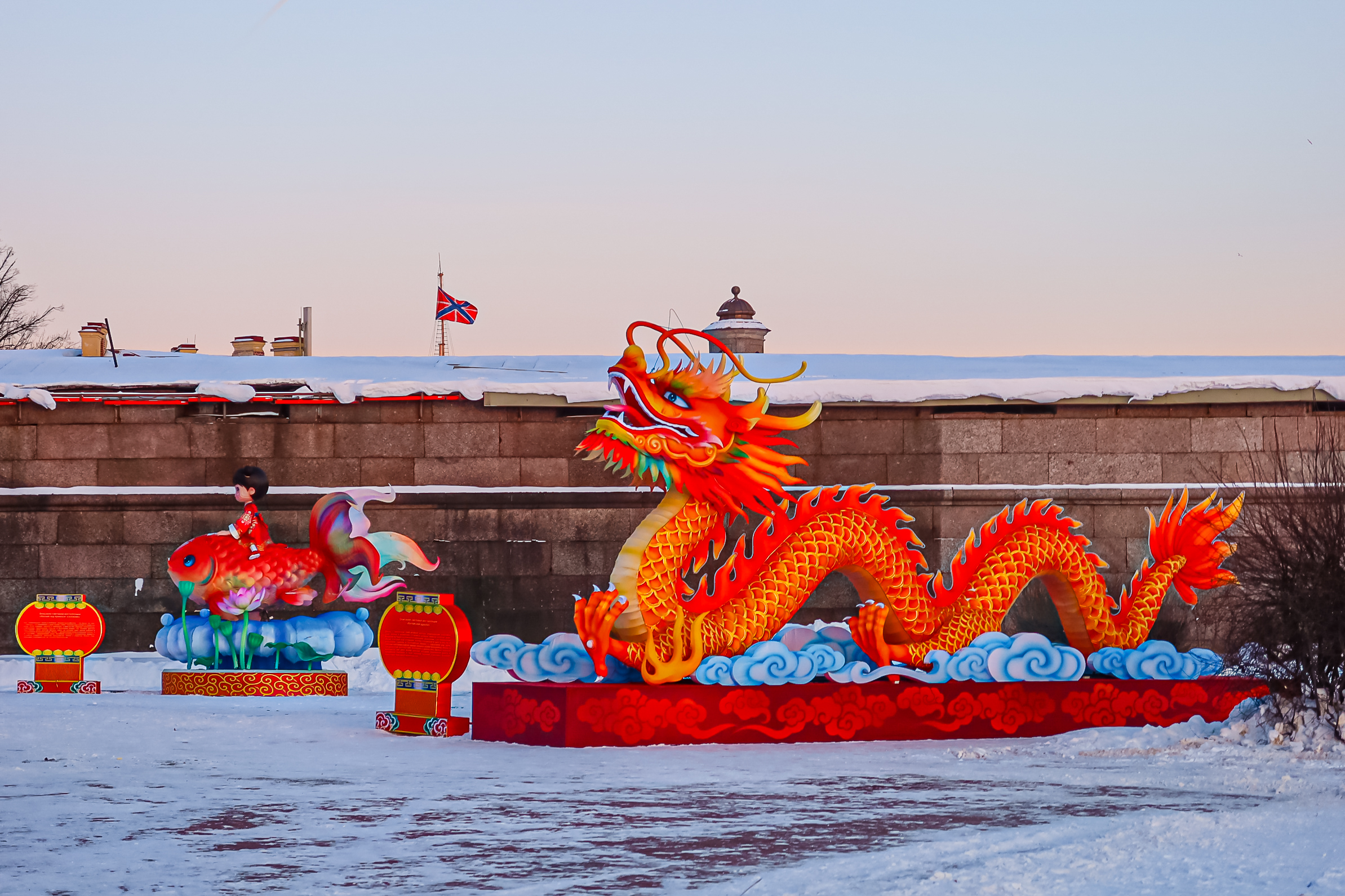 Драконы и фениксы из Цзыгуна поселились на Заячьем острове13