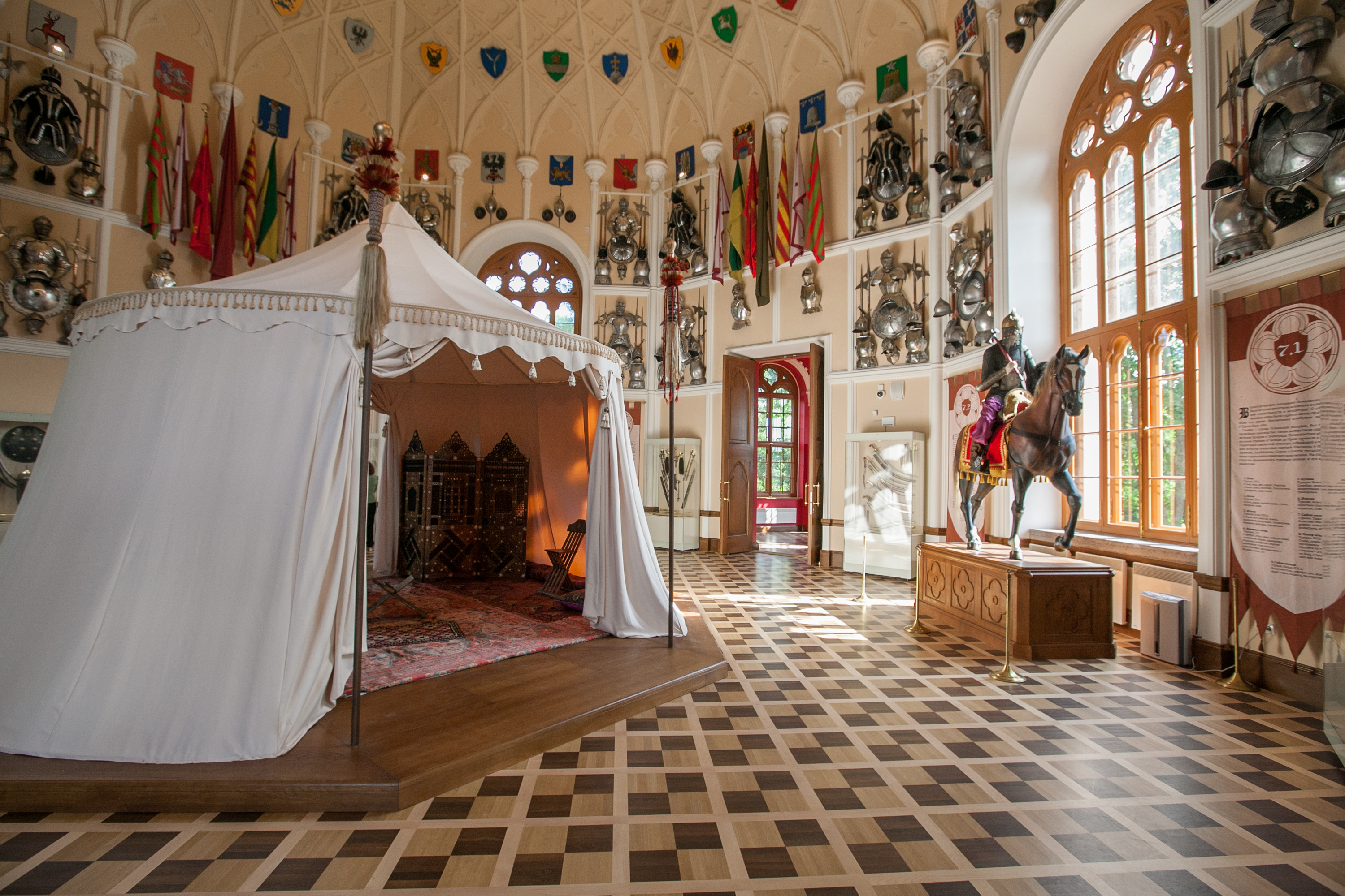 Представительницы прекрасного пола бесплатно посетят «Царское Село» 1