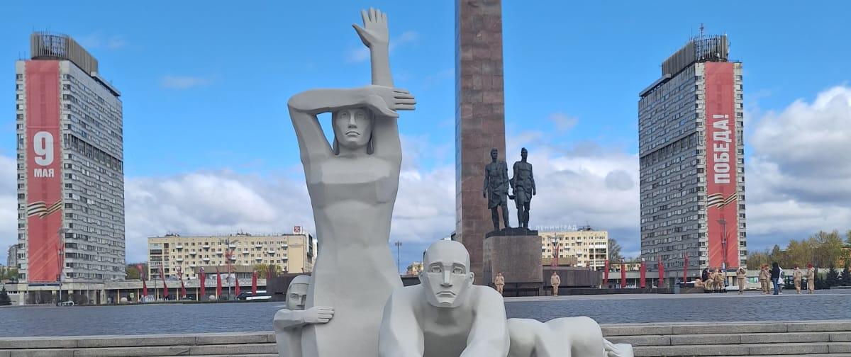 Обложка: Монументу героическим защитникам Ленинграда – 50 лет!