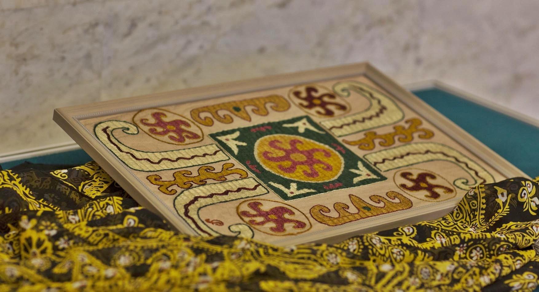 https://nlr.ru/nlr_visit/RA10395/Ekskursii-po-fotovystavke-Poslaniya-tysyacheletiy