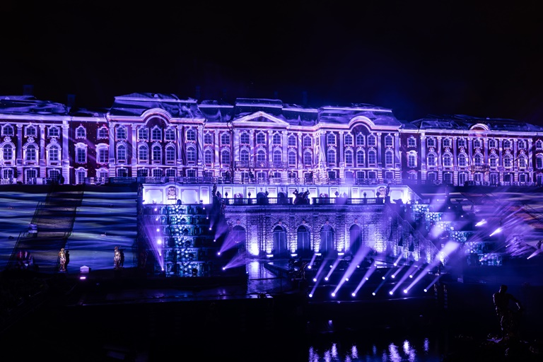 Фото заставки: Осенний фестиваль фонтанов в Петергофе. Фото предоставлено пресс-службой ГМЗ «Петергоф». Правообладатель: ГМЗ «Петергоф». 