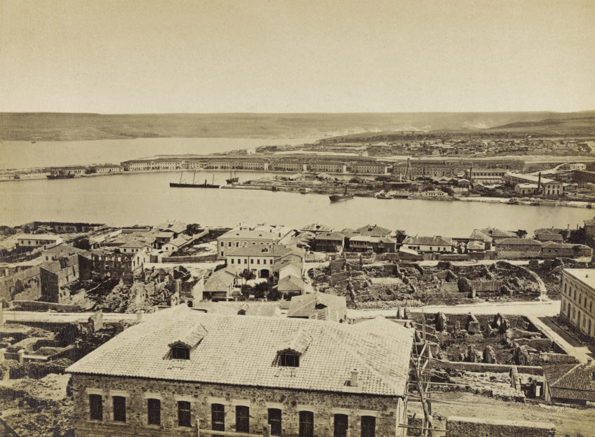 Неизвестный автор. Оборонительные казармы и Малахов курган. Севастополь, 1890-е.