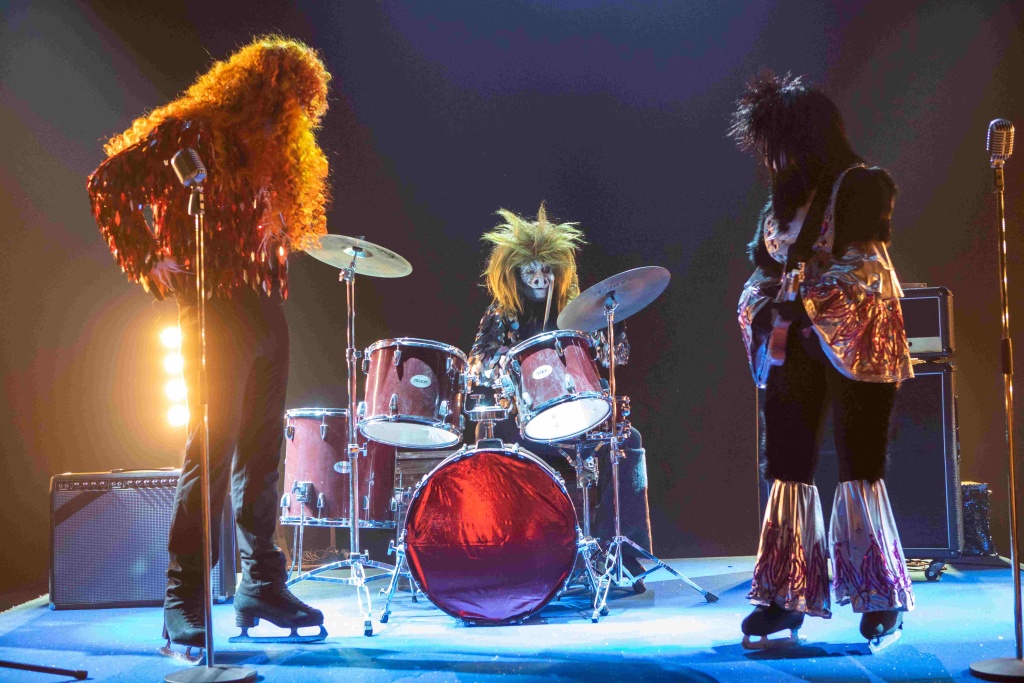 Сцена из спектакля «Бременские музыканты на льду».