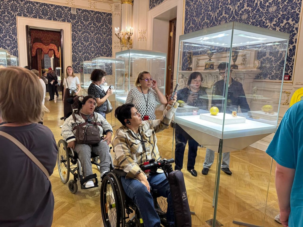 В Музее Фаберже. Фото предоставлено проектом «Многомерность культуры». Правообладатель: Институт культурных программ. В музее Фаберже. Фото предоставлено проектом «Многомерность культуры». Правообладатель: Институт культурных программ.
