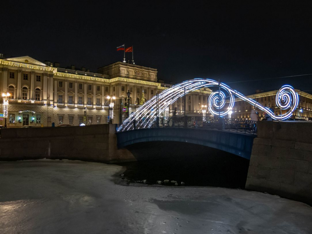 Световая инсталляция на Синем мосту. Фото: Ирина Иванова