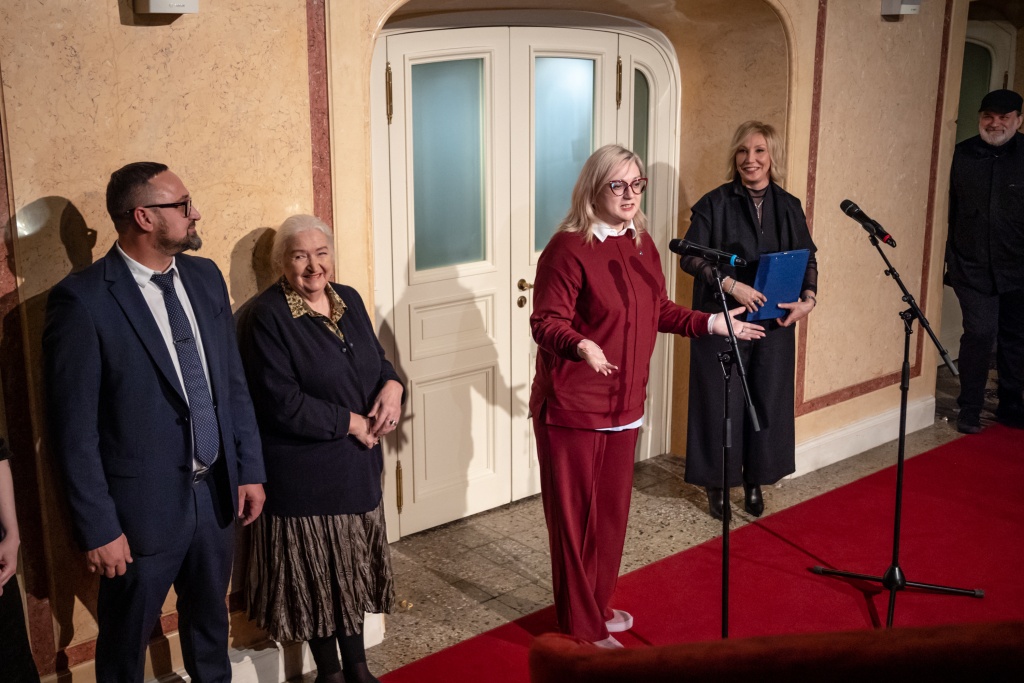 Фрагмент церемонии открытия исталляции. Фрагмент церемонии открытия исталляции.