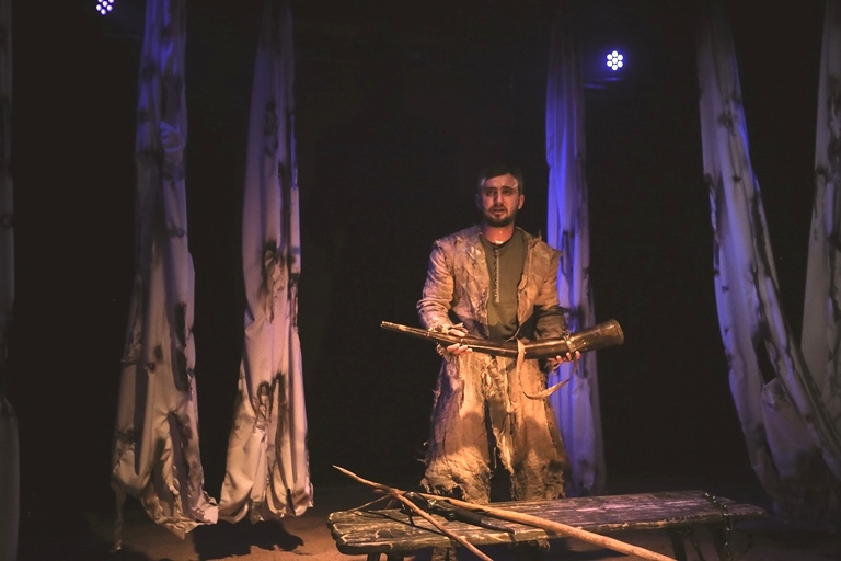 Русский театр драмы им. Фазиля Искандера (Сухум, Абхазия). Спектакль «Последний из ушедших». Источник: rusdram.org. Правообладатель: rusdram.org. Русский театр драмы им. Фазиля Искандера (Сухум, Абхазия). Спектакль «Последний из ушедших». Источник: rusdram.org. Правообладатель: rusdram.org.