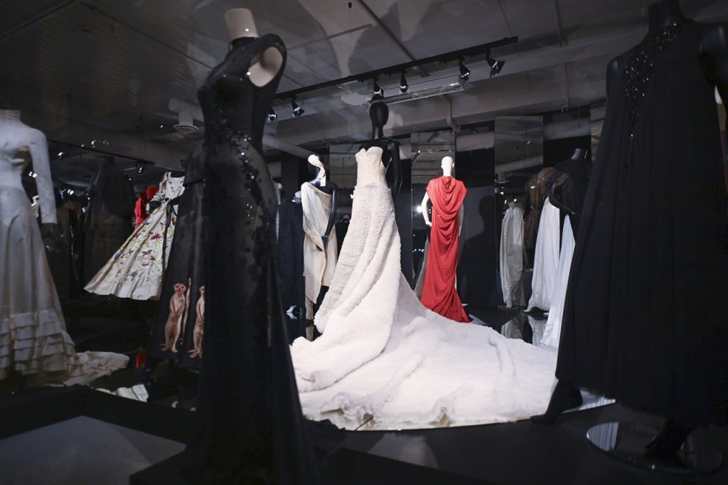 «Петербургский стиль. Модельеры Северной столицы. 1980-е – 2010-е годы».