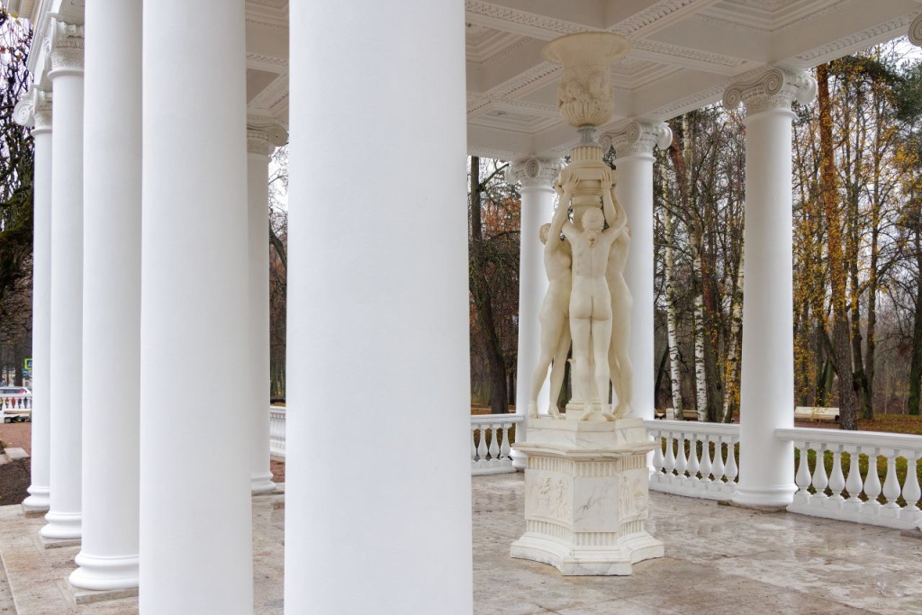 Заказчиком скульптуры выступил император Александр I.