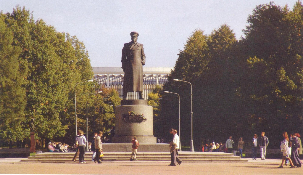 Памятник Маршалу Советского Союза Г. К. Жукову. Источник фото: expositions.nlr.ru