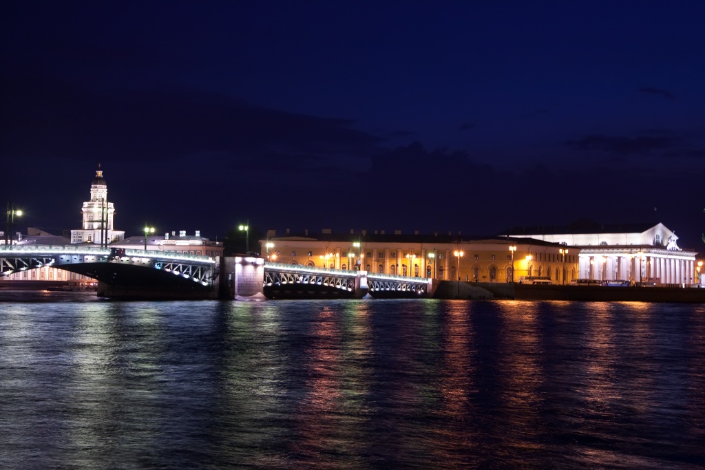 palace-bridge-at-night (1).jpg