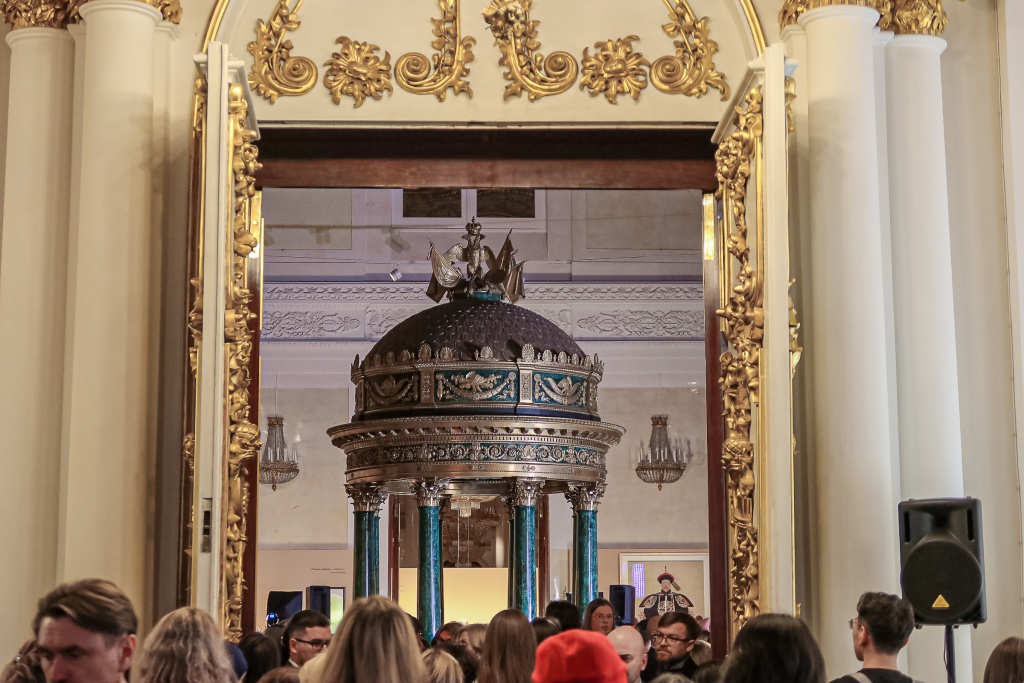 Вход на выставку «Искусство портрета. Личность и эпоха». Фото: Ирина Иванова. Правообладатель: Институт культурных программ.