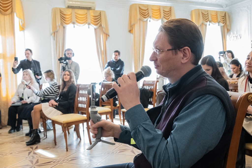 Вопросы от журналистов. Правообладатель: Ирина Иванова / Институт культурных программ.